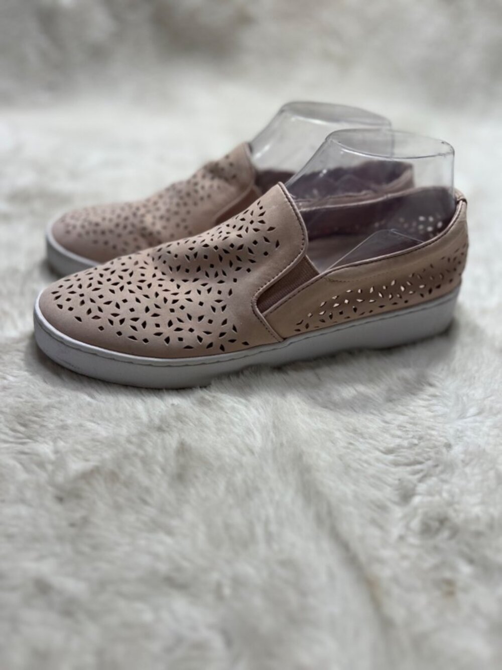 Vionic Kani  Perforated Slip-On Sneakers women Size 8.5 Casual Shoe